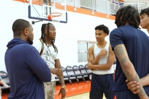 多苏穆:伊利诺伊训练设施比多数NBA球队好 只有快船勇士可能更强