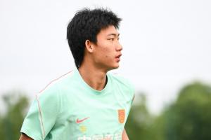 破上古纪录?若17岁赵松源今晚登场,将成为有记录以来最年轻国脚