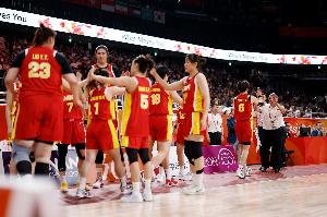 练个寂寞!女篮去年曾进行万次投篮训练 结果本场投了个三分13中0
